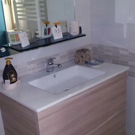 Daniela E Rebecca Feriehus